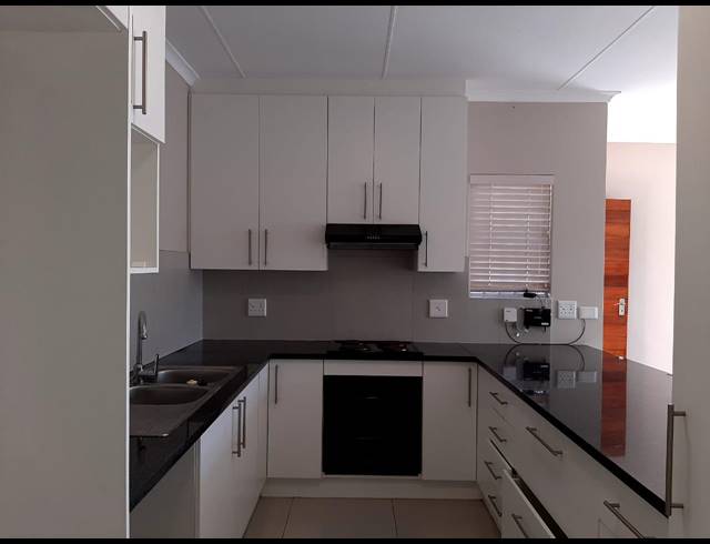 3 BEDROOM TOWNHOUSE RENTED IN LORRAINE
